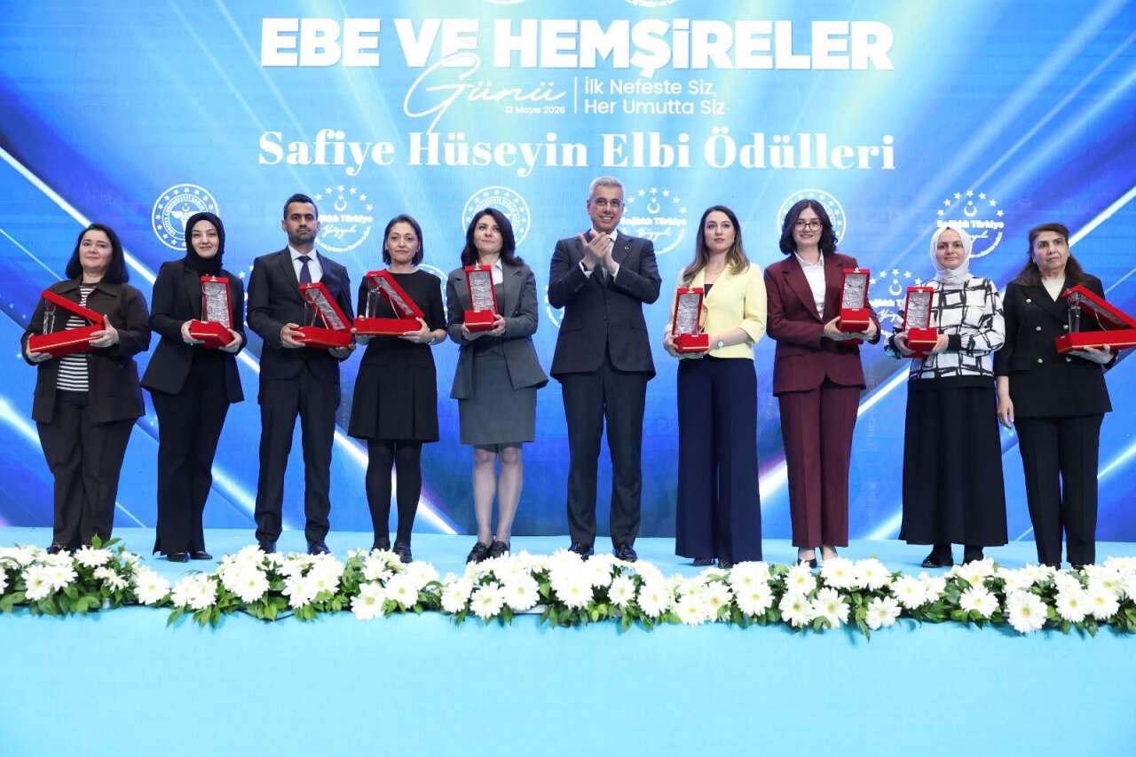 Bodrumlu Ebe Özlem Mersin’e Bakan Memişoğlu’ndan Ödül 1